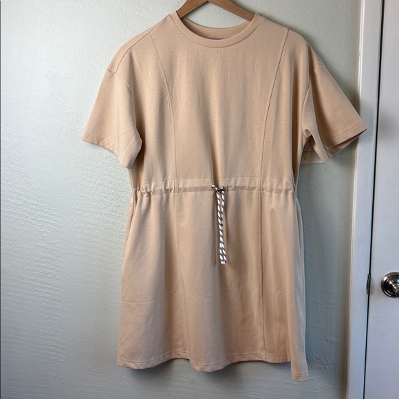 NWOT Casual Dress Tunic Size M Beige Knit Short Sleeves &Toggle Drawstring - Picture 1 of 4